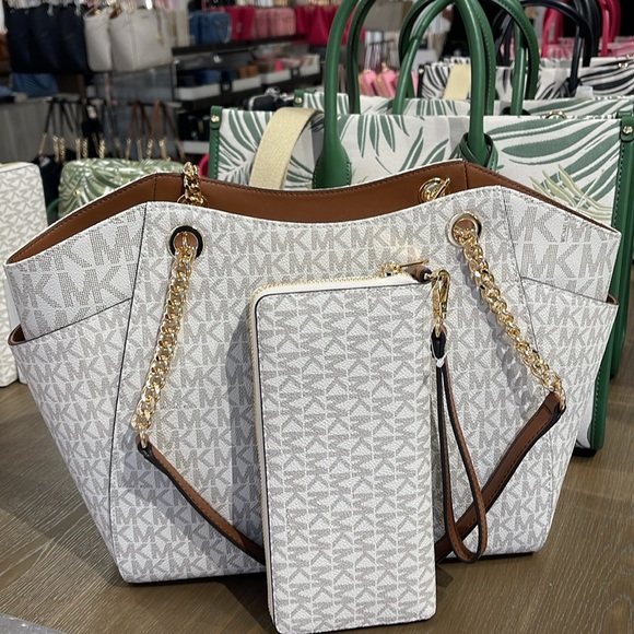 MICHAEL KORS 
Jet Set Lg Shoulder Bag & JST Lg Travel CONTINENTAL wallet-wristlt - Picture 2 of 16